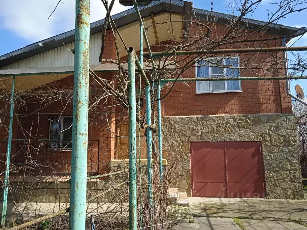 Дом в Краснодарский край, Абинск ул. Лузана (199 м) - Фото 1