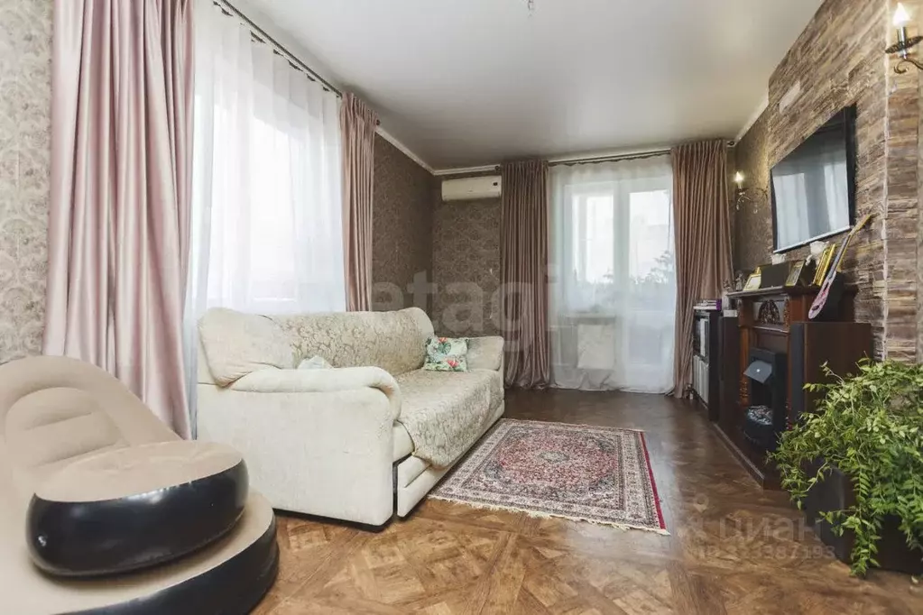 2-к кв. Башкортостан, Уфа Баязита Бикбая ул., 17 (68.4 м) - Фото 2