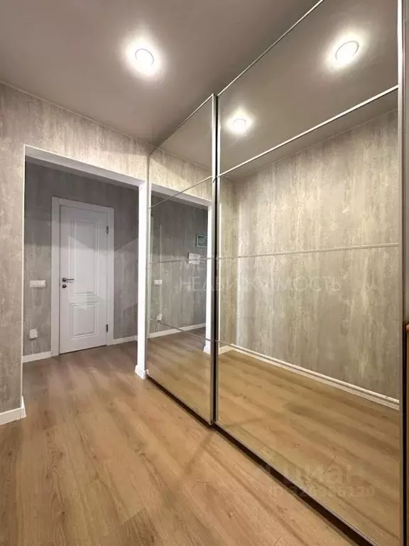 3-к кв. Тюменская область, Тюмень ул. Александра Митинского, 7 (92.6 ... - Фото 1