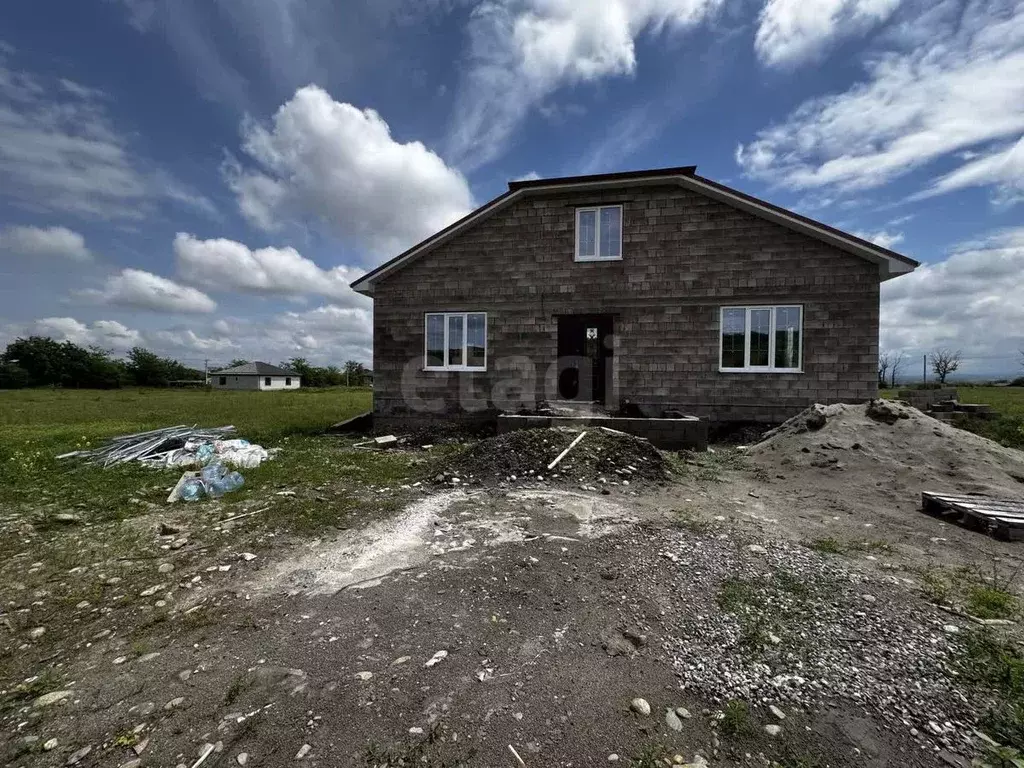 Дом в Карачаево-Черкесия, Прикубанский район, Дружбинское ... - Фото 0