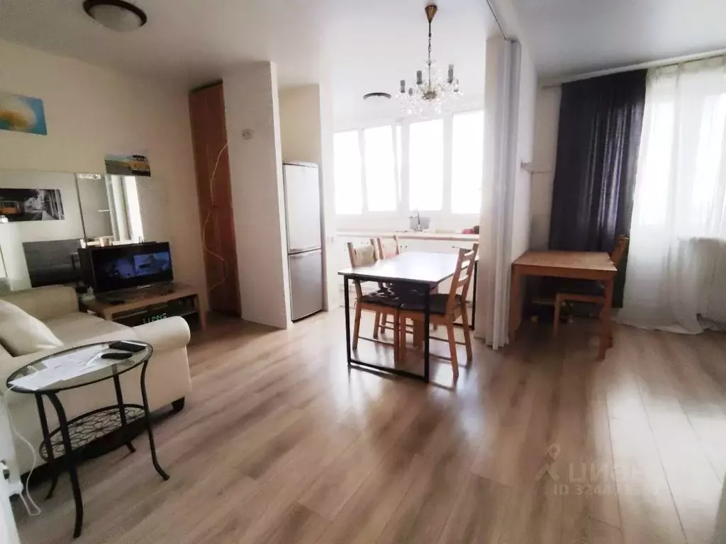 2-к кв. Московская область, Лобня ул. Жирохова, 3 (40.0 м) - Фото 1