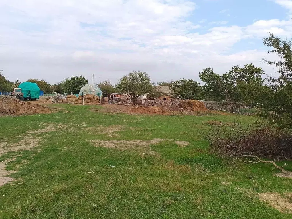 Участок в Крым, Кировский район, Первомайское с/пос, с. Отважное ул. ... - Фото 1