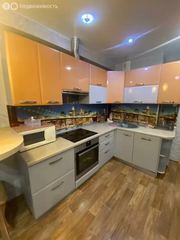 2-комнатная квартира: Череповец, Октябрьский проспект, 72А (64 м) - Фото 1