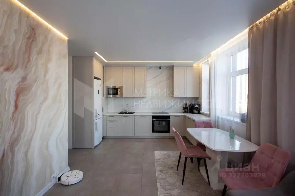 2-к кв. Тюменская область, Тюмень ул. Тимофея Чаркова, 87 (74.2 м) - Фото 1