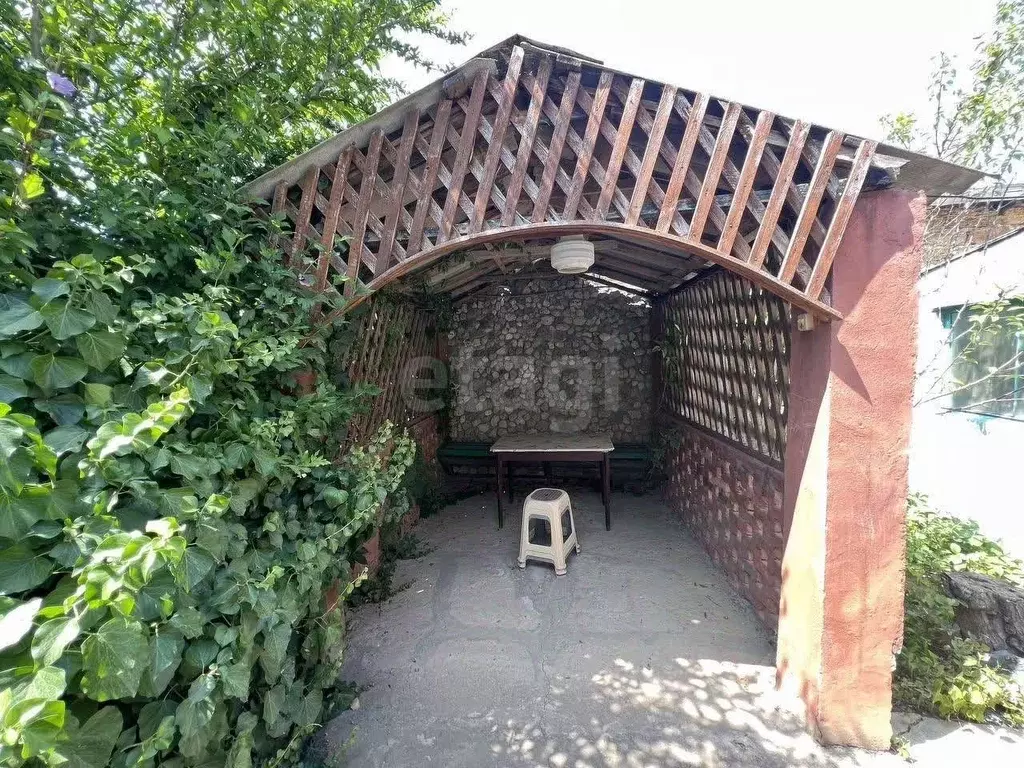 Дом в Крым, Сакский район, с. Штормовое ул. 60 лет Октября, 8 (128 м) - Фото 1