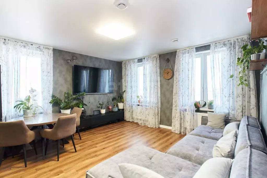 1-к кв. Тюменская область, Тюмень Новгородская ул., 3 (55.2 м) - Фото 1