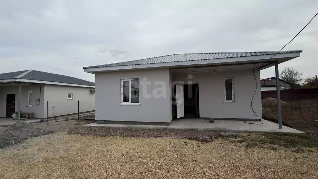 Дом в Крым, Симферопольский район, 3-й массив садовые участки  (100 м) - Фото 1