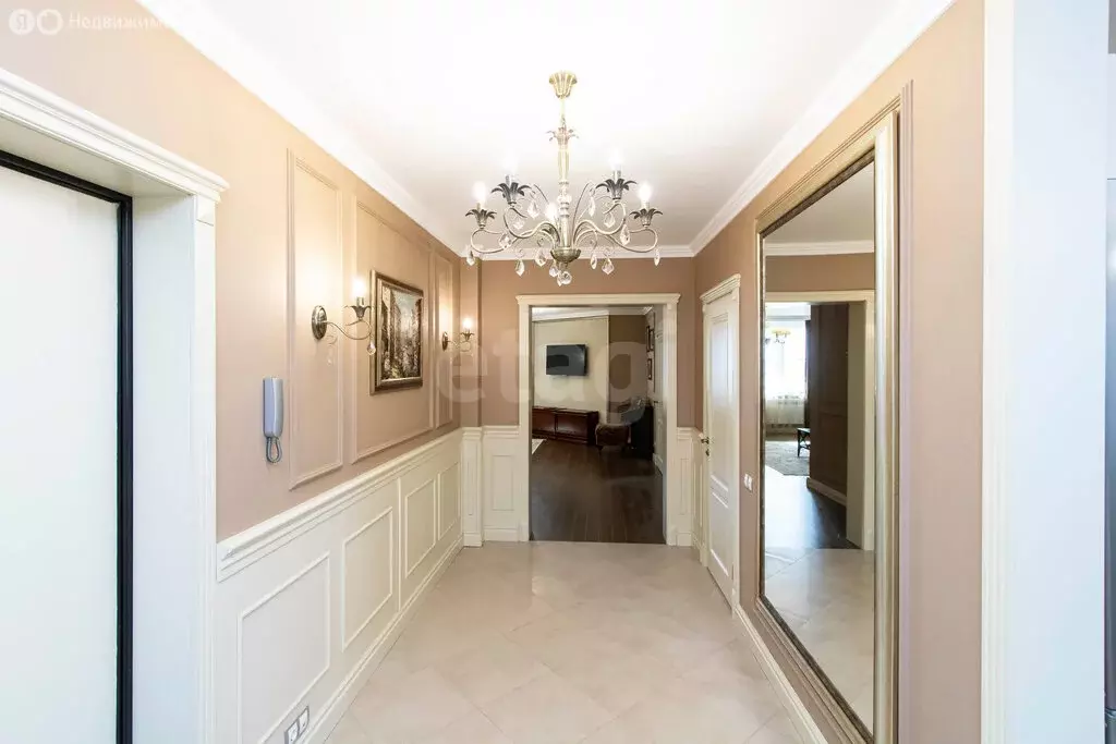 2-комнатная квартира: Тюмень, Комсомольская улица, 75 (98 м) - Фото 1