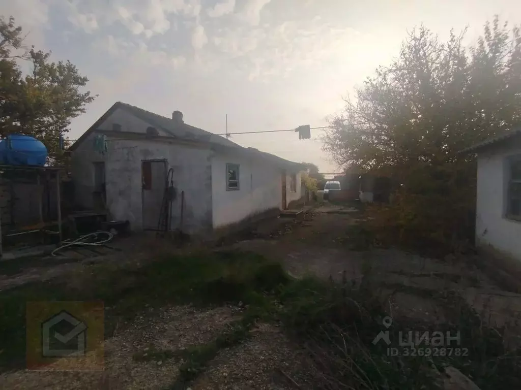 Дом в Крым, Сакский район, Суворовское с/пос, с. Желтокаменка ул. ... - Фото 2