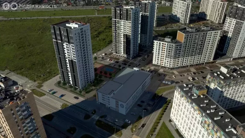 2-комнатная квартира: Тюмень, улица Фармана Салманова, 17 (68.02 м) - Фото 1