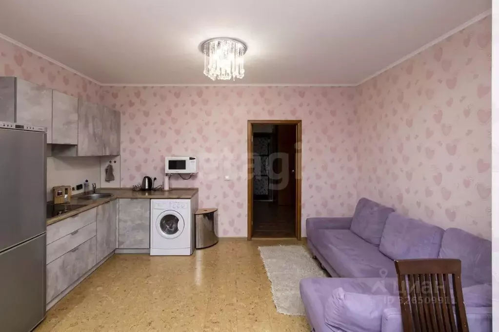 1-к кв. Тюменская область, Тюмень ул. 50 лет Октября, 1 (52.0 м) - Фото 1