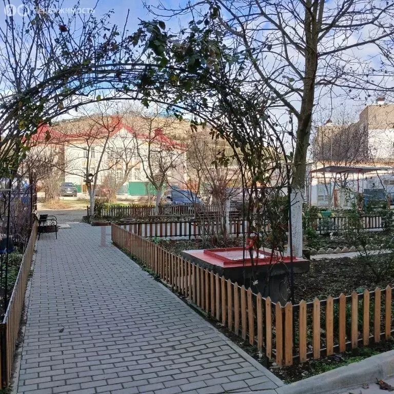 3-комнатная квартира: Феодосия, улица Челнокова, 106 (70 м) - Фото 0