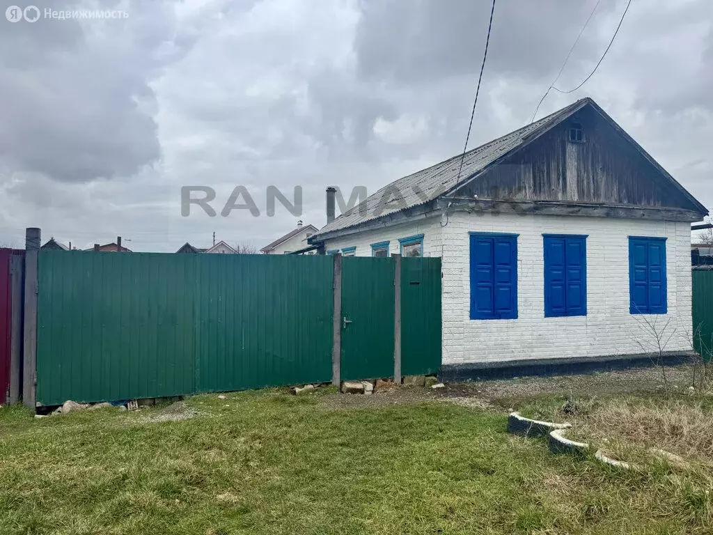 Дом в Майкоп, улица Коммунаров, 105 (50 м) - Фото 1