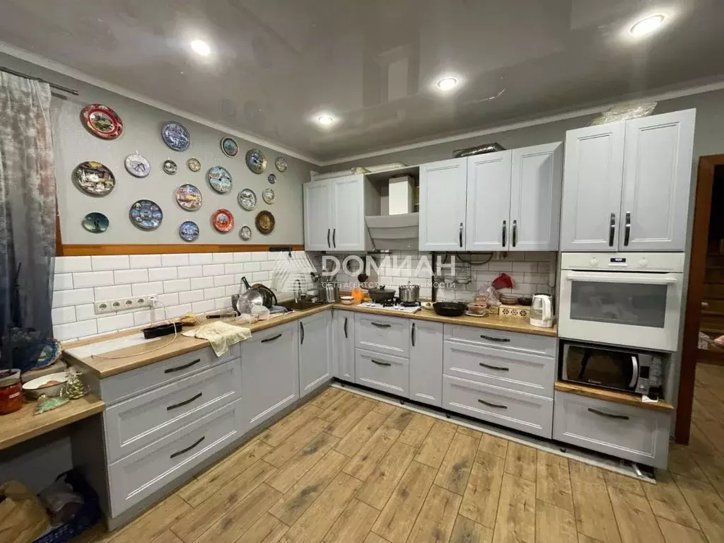 Дом в Ростовская область, Новочеркасск пл. Павлова, 7 (260 м) - Фото 0