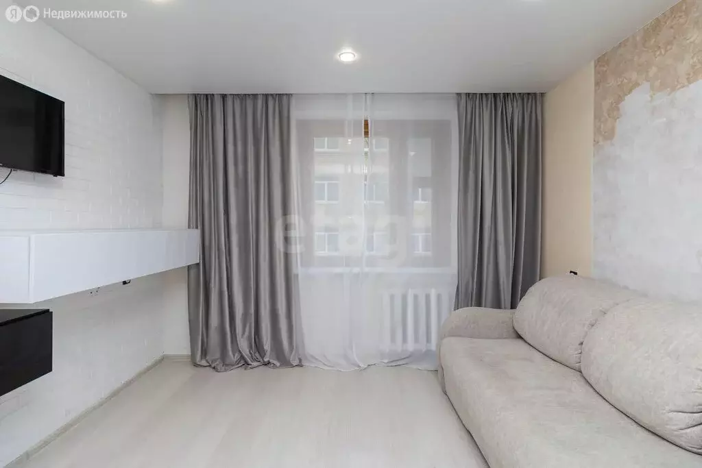 1-комнатная квартира: Тюмень, улица 50 лет Октября, 36А (37.3 м) - Фото 1