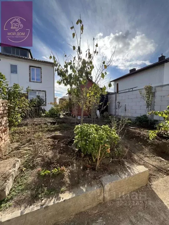 Дом в Крым, Сакский район, с. Суворовское ул. Спутниковая, 5 (100 м) - Фото 1