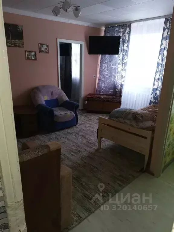 2-к кв. Магаданская область, Ягодное пгт ул. Спортивная, 21 (42.0 м) - Фото 1