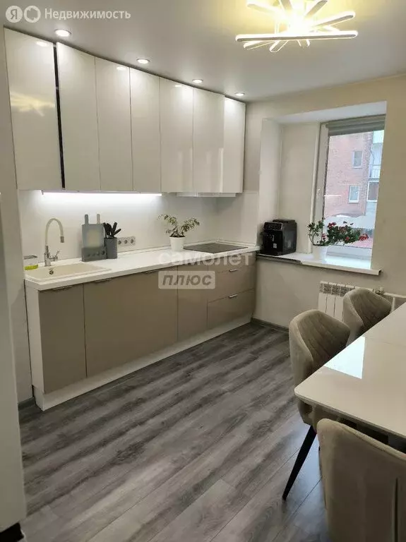 3-комнатная квартира: Иркутск, улица Иосифа Уткина, 30 (69.1 м) - Фото 1