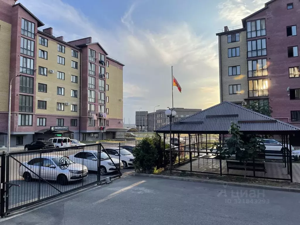 2-к кв. Северная Осетия, Владикавказ ул. Билара Кабалоева, 12А (70.0 ... - Фото 0