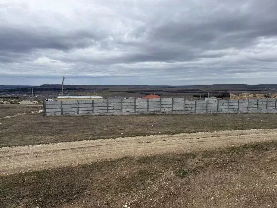 Участок в Крым, Симферопольский район, Чистенское с/пос, с. Левадки  ... - Фото 1