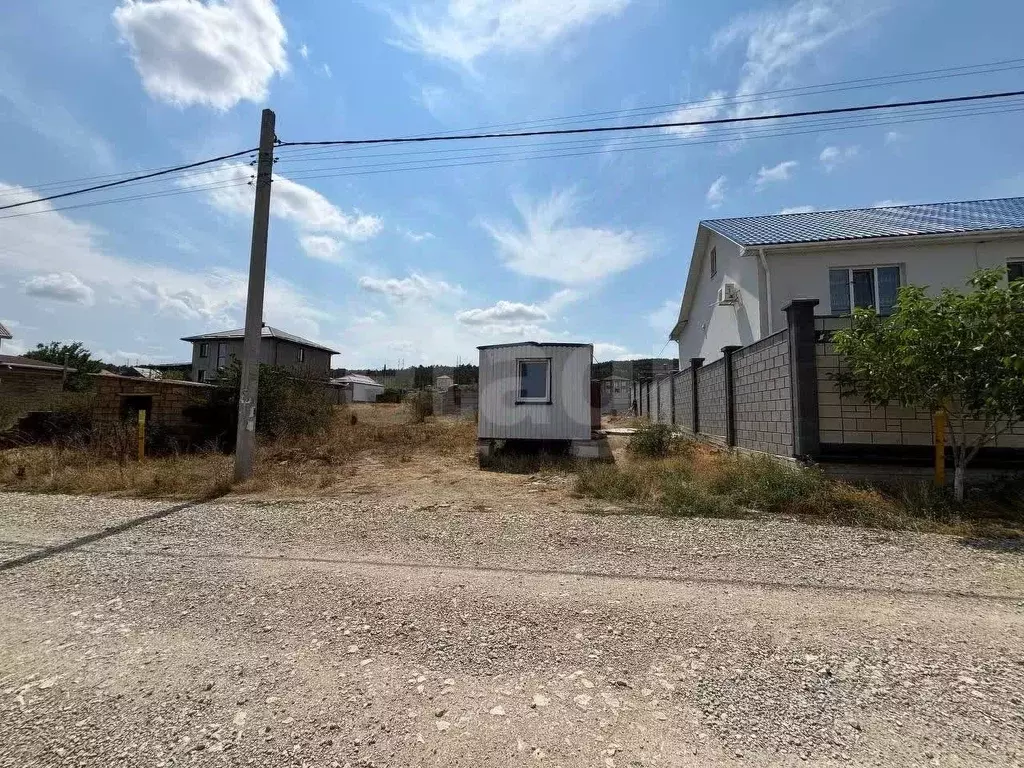 Участок в Крым, Симферополь Луговое-2 мкр,  (6.0 сот.) - Фото 1