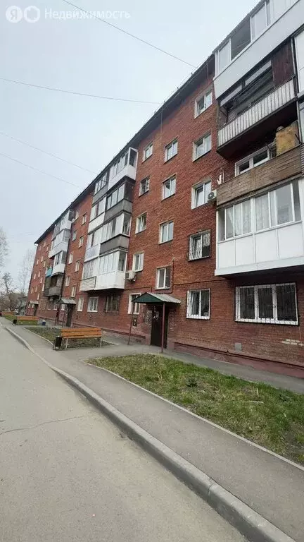 3-комнатная квартира: Кемерово, улица Сибиряков-Гвардейцев, 12 (61.8 ... - Фото 1