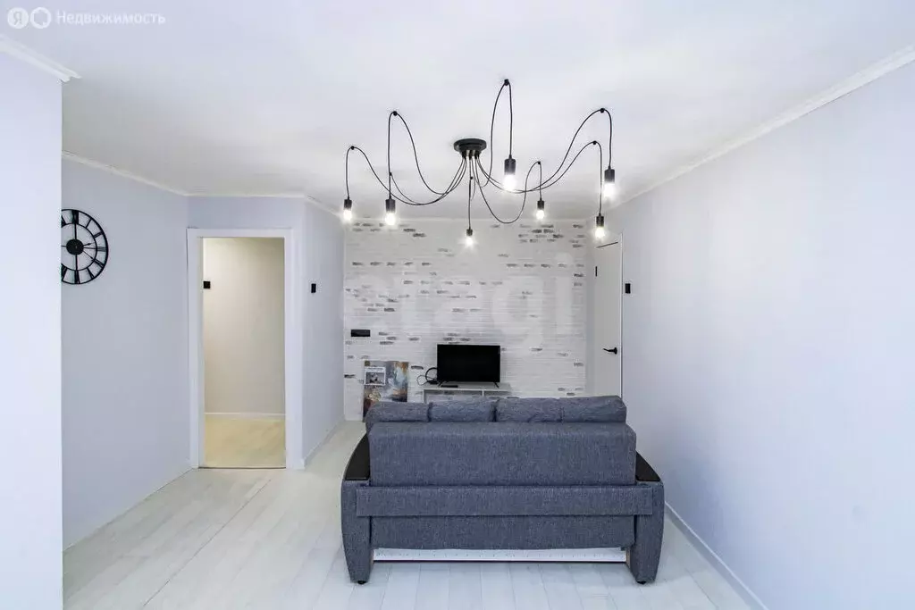 2-комнатная квартира: Тюмень, улица Мельникайте, 97 (44.5 м) - Фото 1