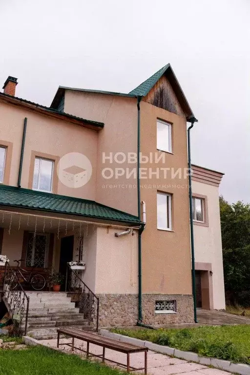 Таунхаус в Свердловская область, Рефтинский пгт ул. Молодежная, 12/1 ... - Фото 0