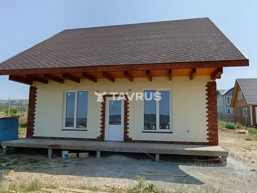 Дом в Крым, Симферопольский район, Добровское с/пос, с. Заречное ул. ... - Фото 1