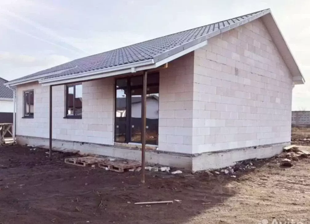 Дом в Астраханская область, Приволжский район, с. Карагали ул. ... - Фото 1