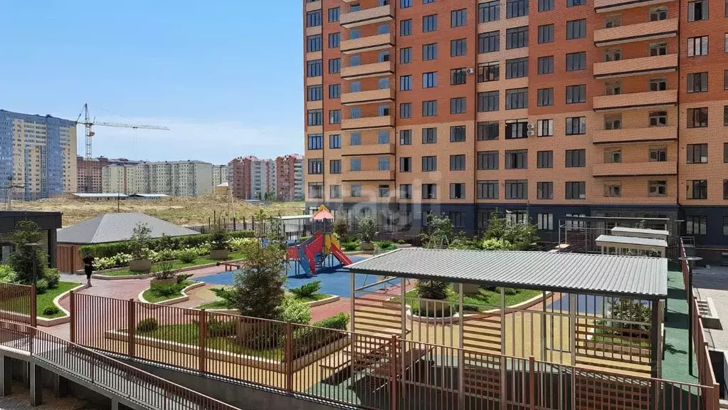 2-к кв. Дагестан, Каспийск просп. Акулиничева, 33А (78.0 м) - Фото 1