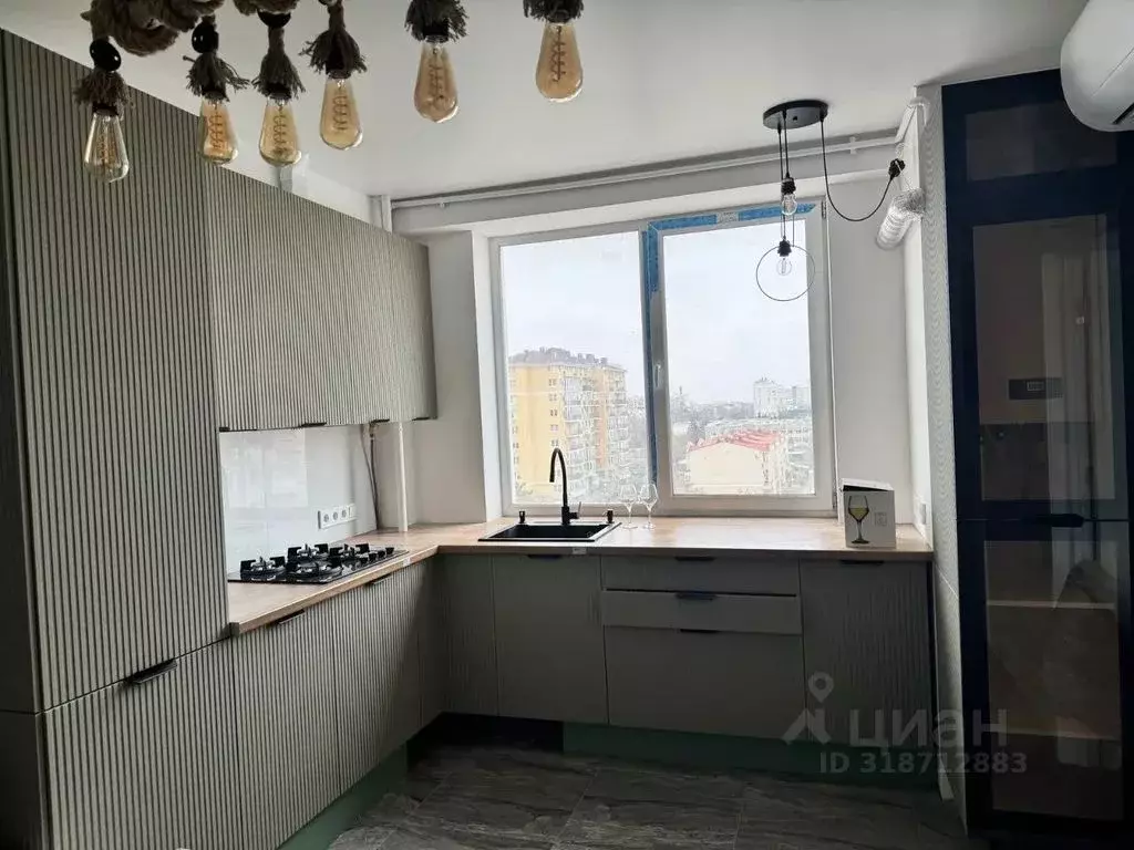 2-к кв. Крым, Евпатория просп. Ленина, 68к43 (55.0 м) - Фото 0