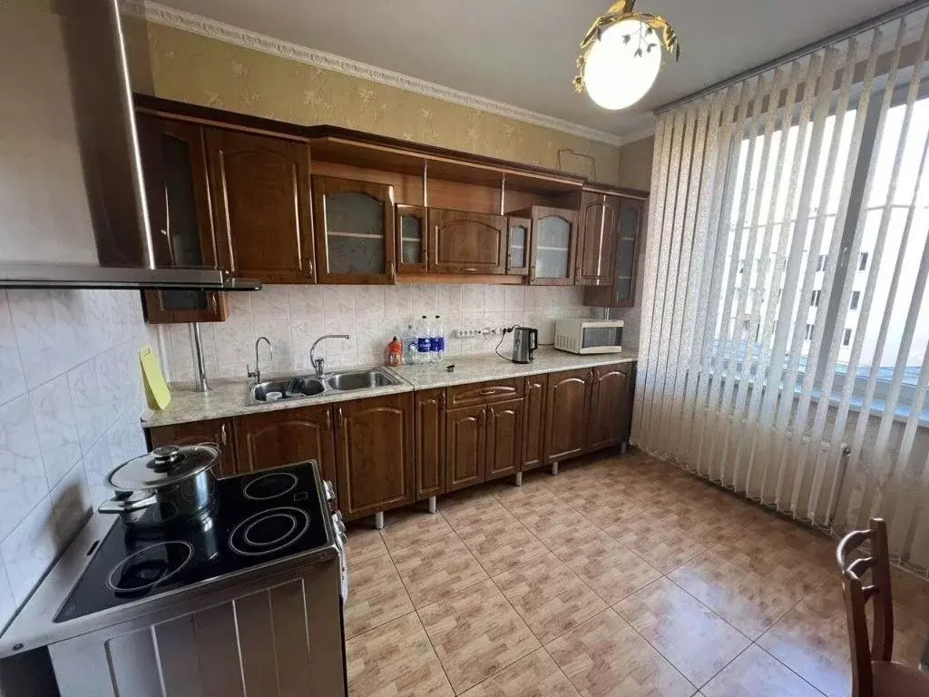 2-к кв. Крым, Симферополь ул. Гурзуфская, 8 (69.0 м) - Фото 0