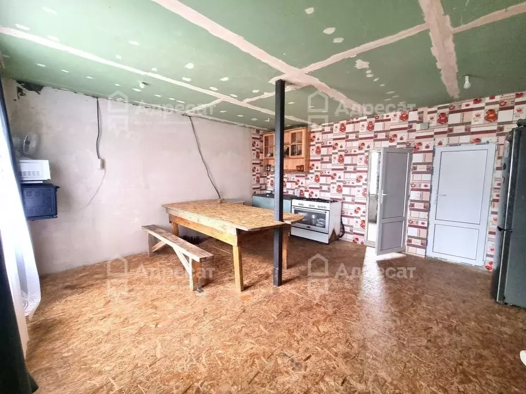 Дом в Волгоградская область, Дубовский район, Пичужинское с/пос, с. ... - Фото 1