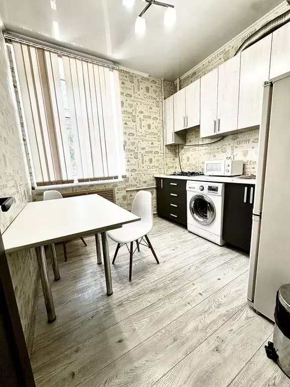 3-к кв. Ростовская область, Шахты Садовая ул., 4 (78.0 м) - Фото 0