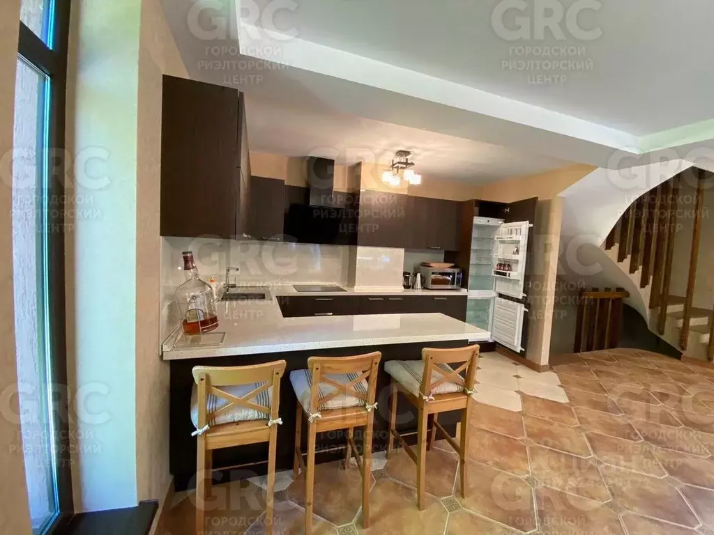 Дом в Краснодарский край, Сочи Красная Поляна пгт, ул. Защитников ... - Фото 2