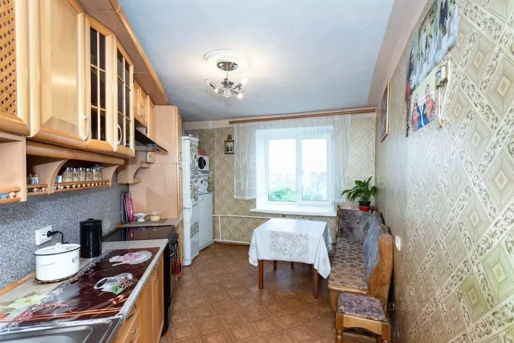 4-к кв. Тюменская область, Тюмень Ставропольская ул., 5 (90.0 м) - Фото 0