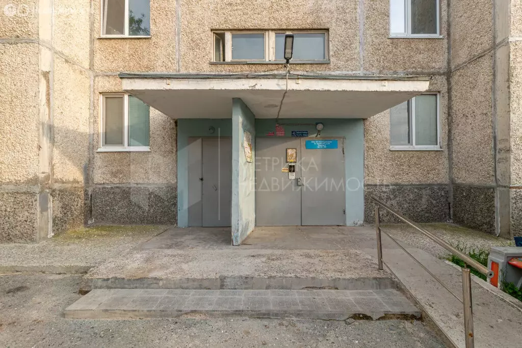 2-комнатная квартира: Тюмень, улица Воровского, 33 (51.2 м) - Фото 0
