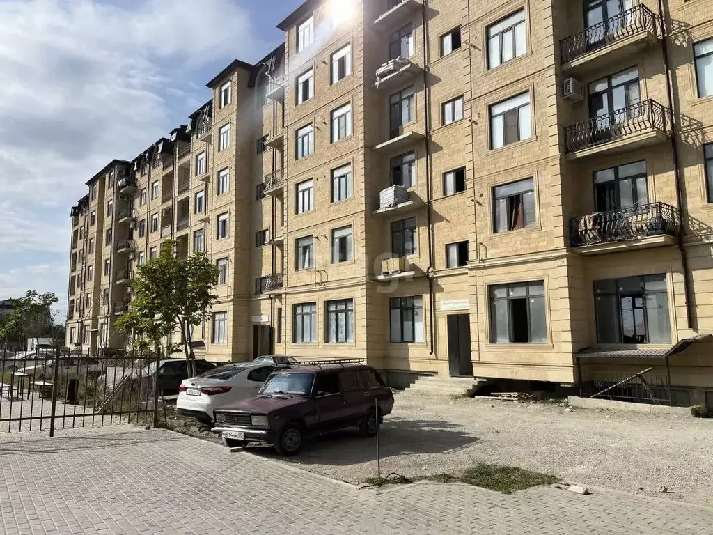 3-к кв. Дагестан, Махачкала ул. Московская, 49к5 (97.5 м) - Фото 0