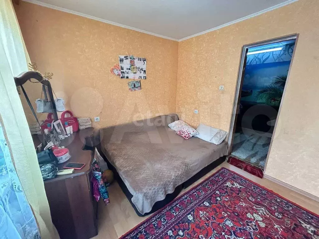 Комната 49,8 м в 3-к., 1/5 эт. - Фото 1