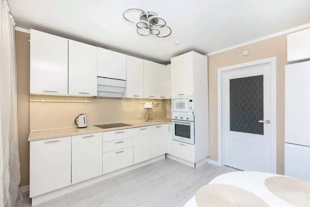 3-к кв. Тюменская область, Тюмень ул. Республики, 204к13 (85.4 м) - Фото 1