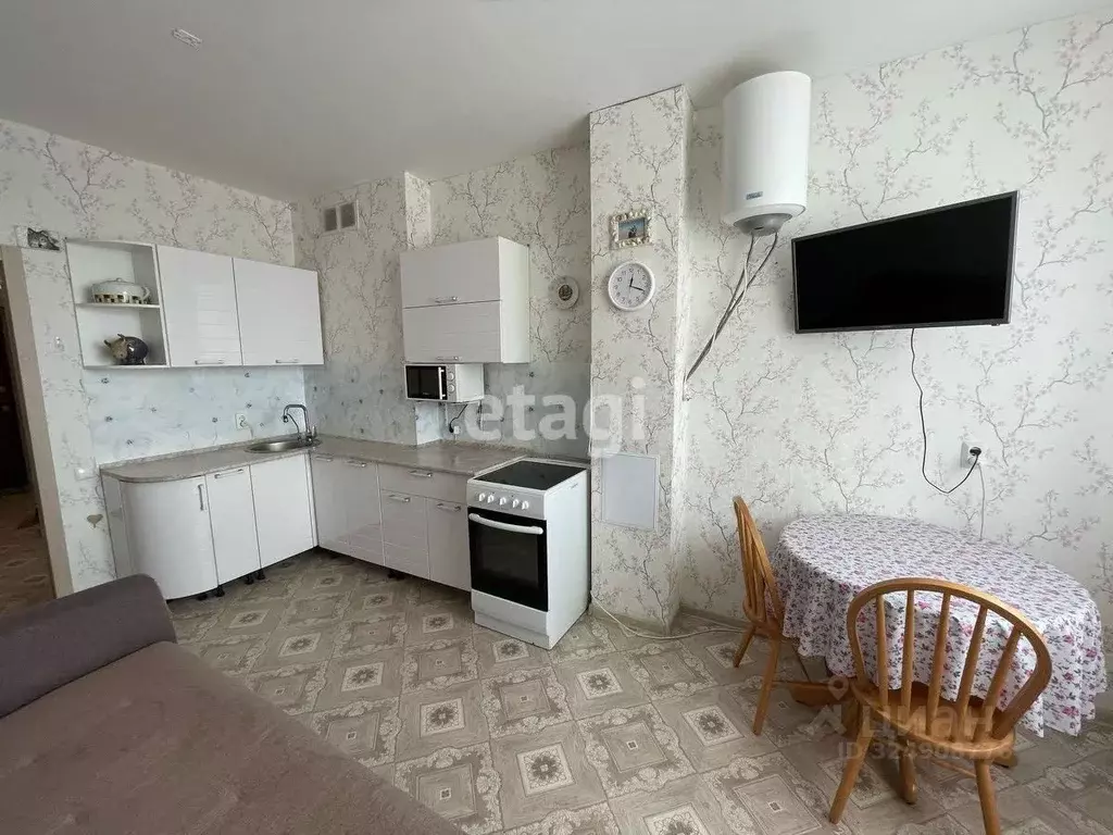 2-к кв. Свердловская область, Екатеринбург ул. Коуровская, 13 (64.1 м) - Фото 1