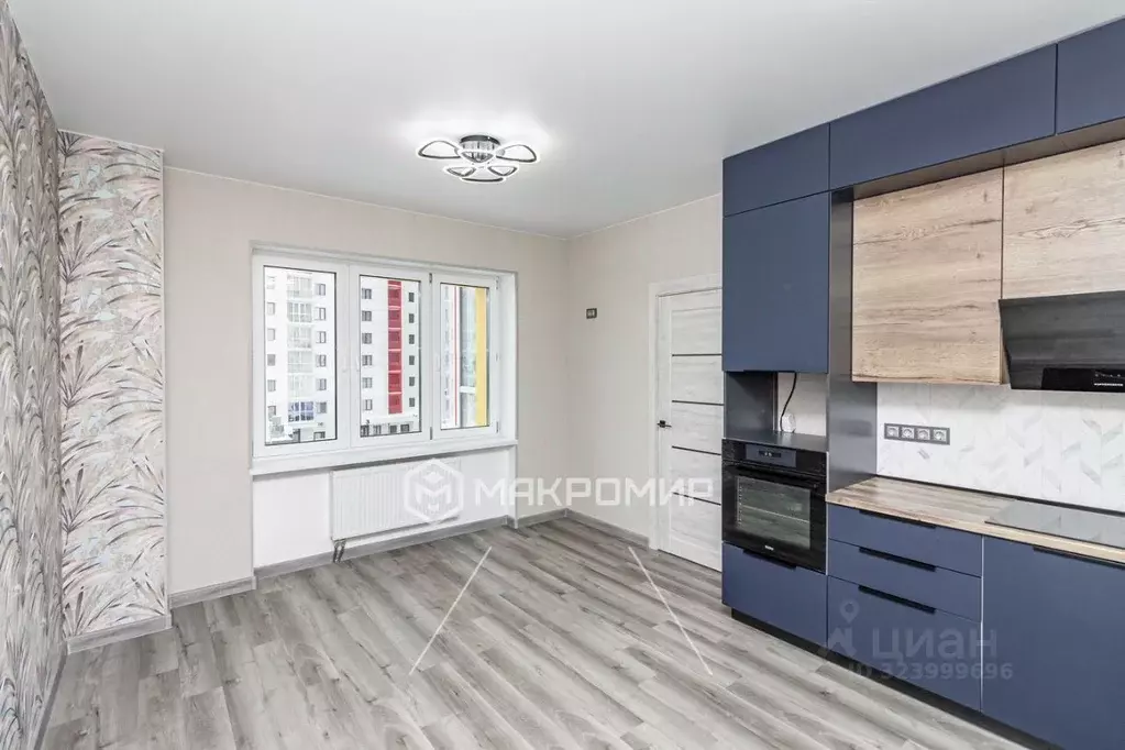 2-к кв. Ханты-Мансийский АО, Сургут Университетская ул., 17 (72.4 м) - Фото 2