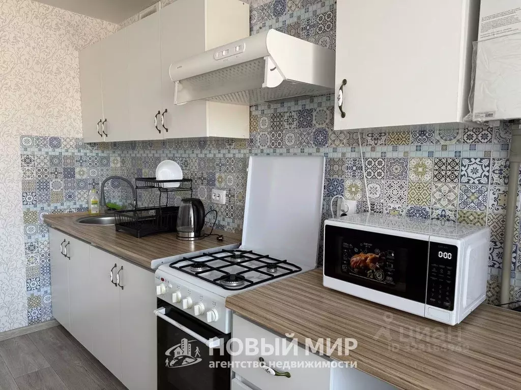 2-к кв. Нижегородская область, Бор ул. Луначарского, 212 (65.0 м) - Фото 1