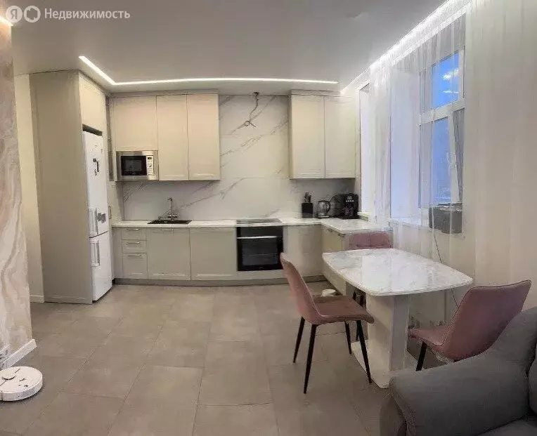 2-комнатная квартира: Тюмень, улица Тимофея Чаркова, 87 (74.2 м) - Фото 1