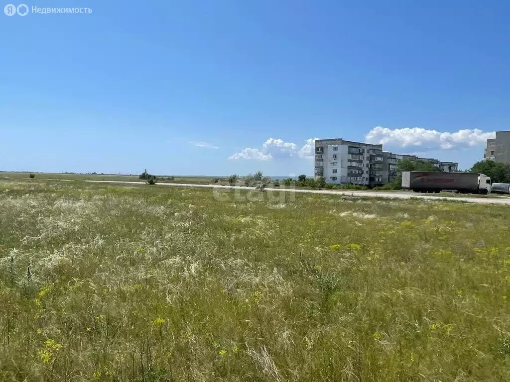 Участок в посёлок городского типа Новоозёрное, Сосновая улица (6 м) - Фото 0