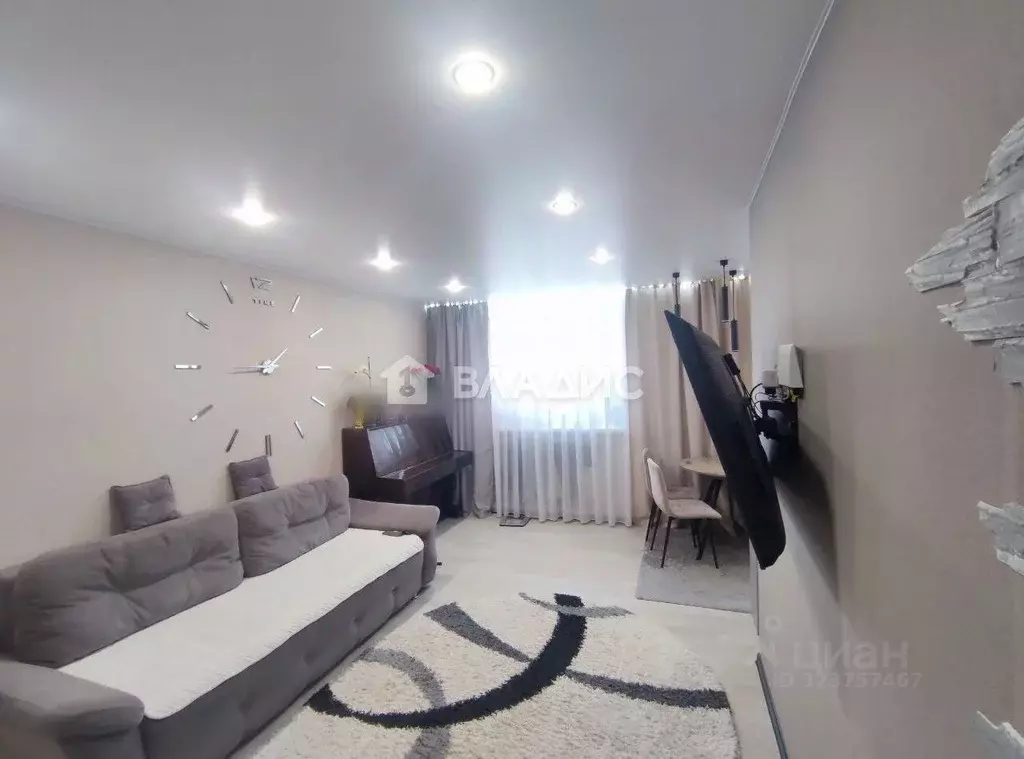 3-к кв. Бурятия, Улан-Удэ Октябрьская ул., 38 (59.0 м) - Фото 1