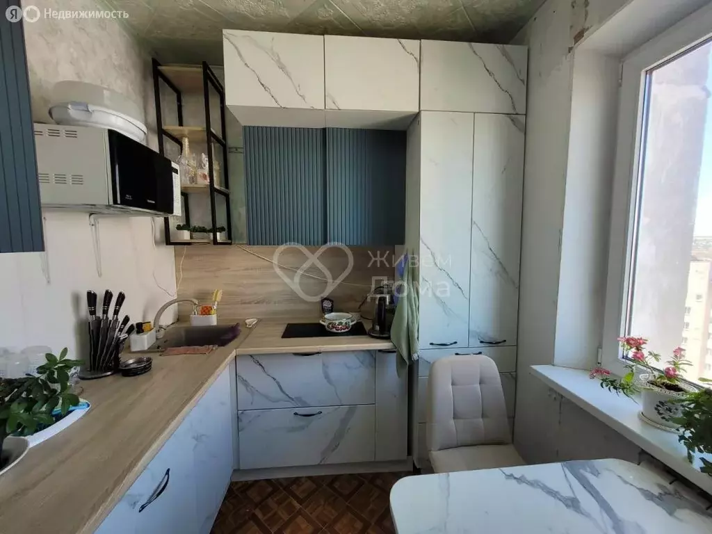 4-комнатная квартира: Волгоград, улица Сухова, 21 (82.8 м) - Фото 1