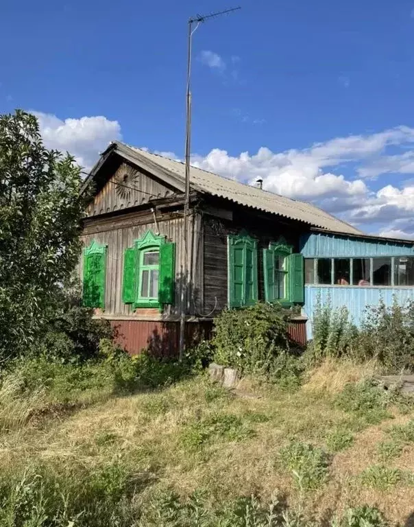 Дом в Саратовская область, Красноармейский район, Золотовское ... - Фото 0