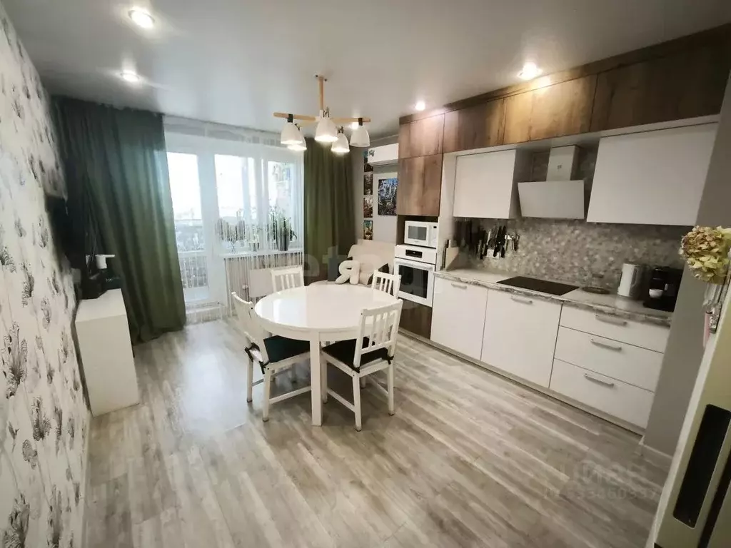 2-к кв. Тюменская область, Тюмень ул. Федюнинского, 54к1 (67.6 м) - Фото 1